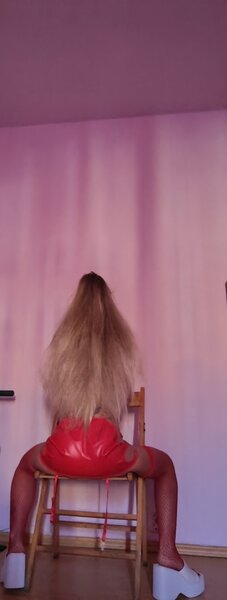 Doar pe WhatsApp, calitate eleganta rafinament si igiena.